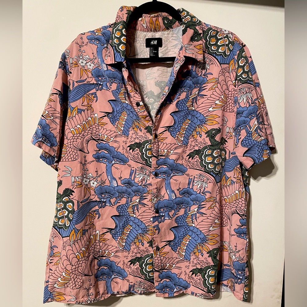 2/$10💙 H&M Men’s Pink Button Top Large